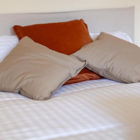 Lovely Studio Flat In Wimbledon W/ Free Parking Лондон Экстерьер фото