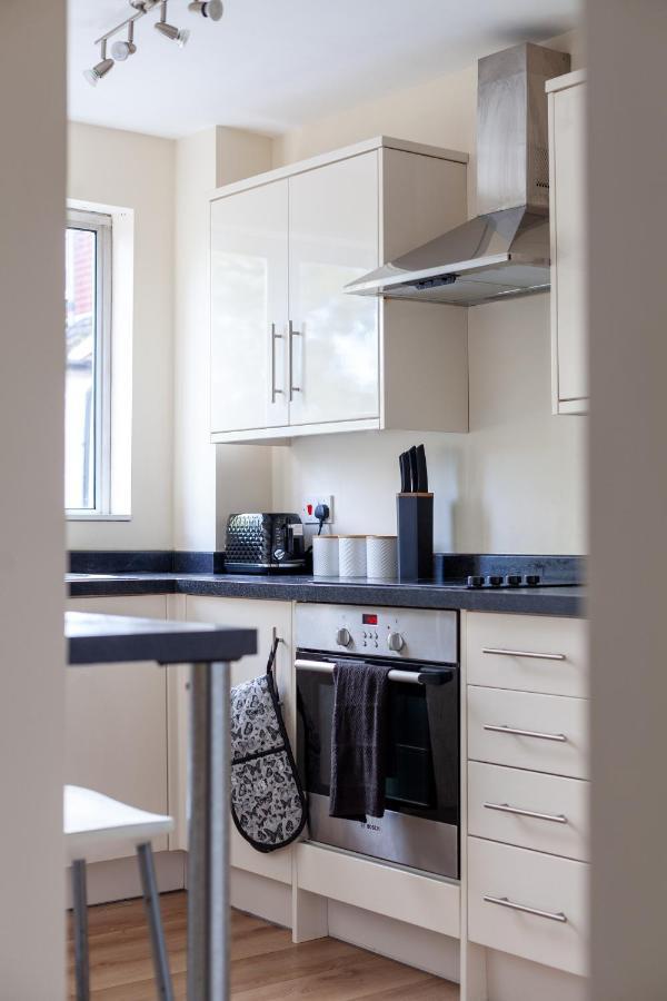 Lovely Studio Flat In Wimbledon W/ Free Parking Лондон Экстерьер фото