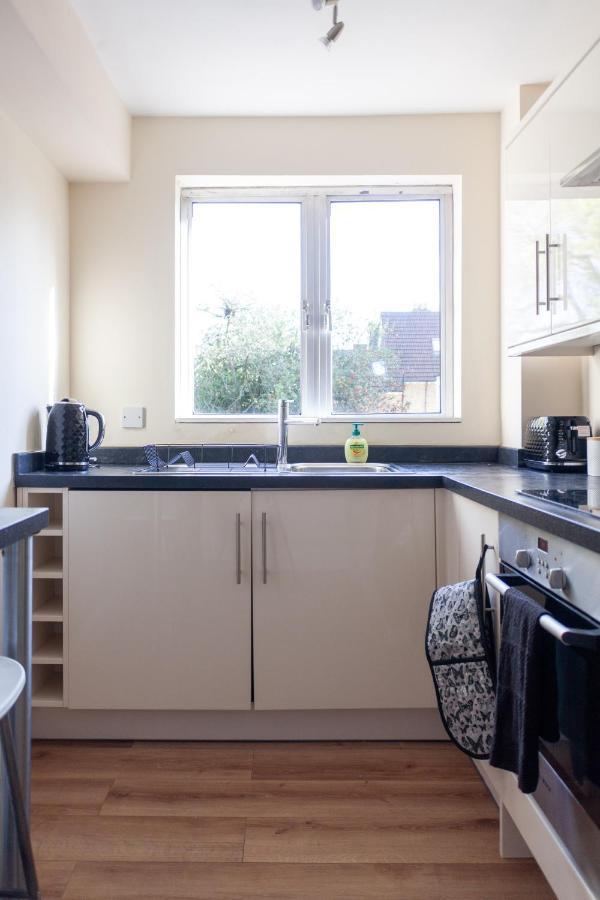 Lovely Studio Flat In Wimbledon W/ Free Parking Лондон Экстерьер фото