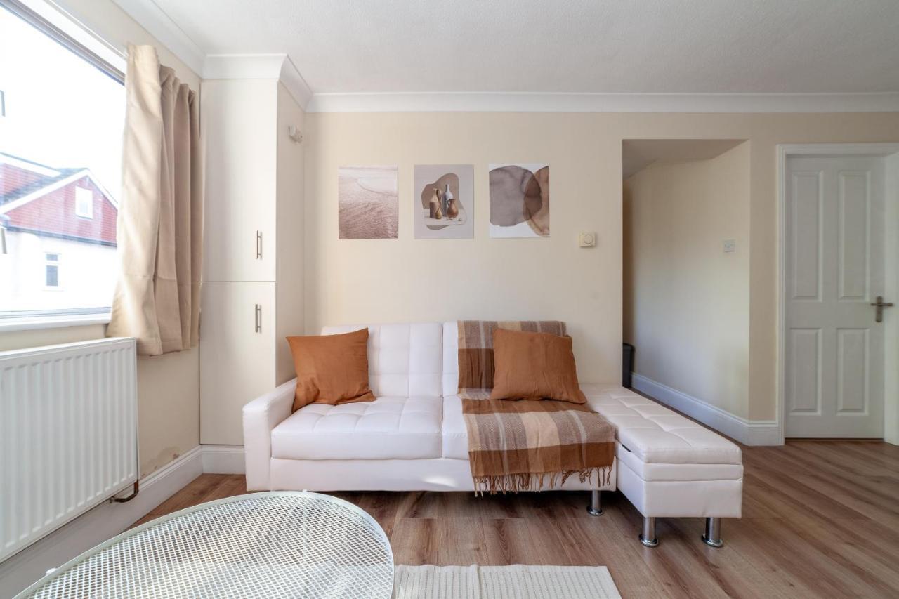 Lovely Studio Flat In Wimbledon W/ Free Parking Лондон Экстерьер фото