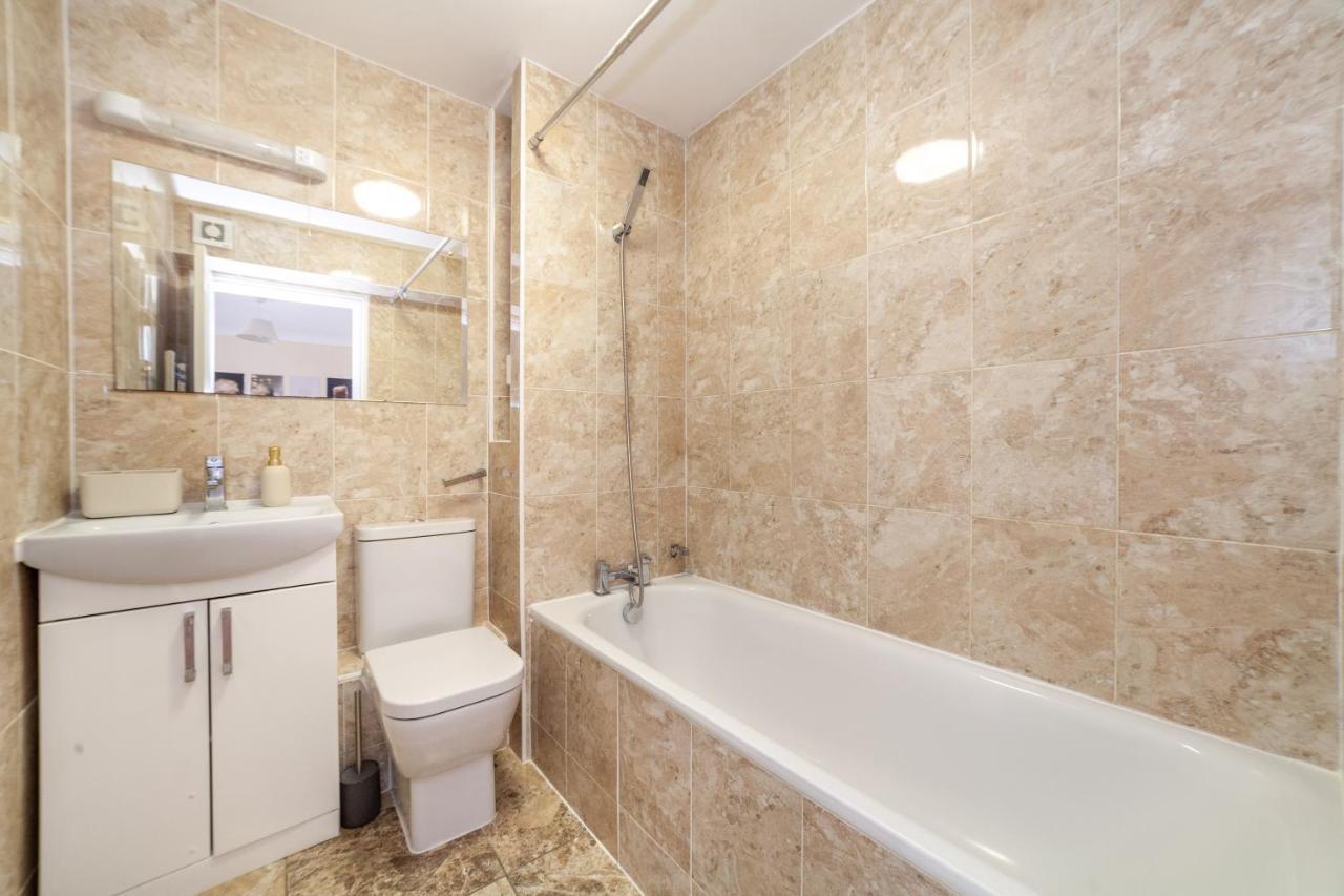 Lovely Studio Flat In Wimbledon W/ Free Parking Лондон Экстерьер фото