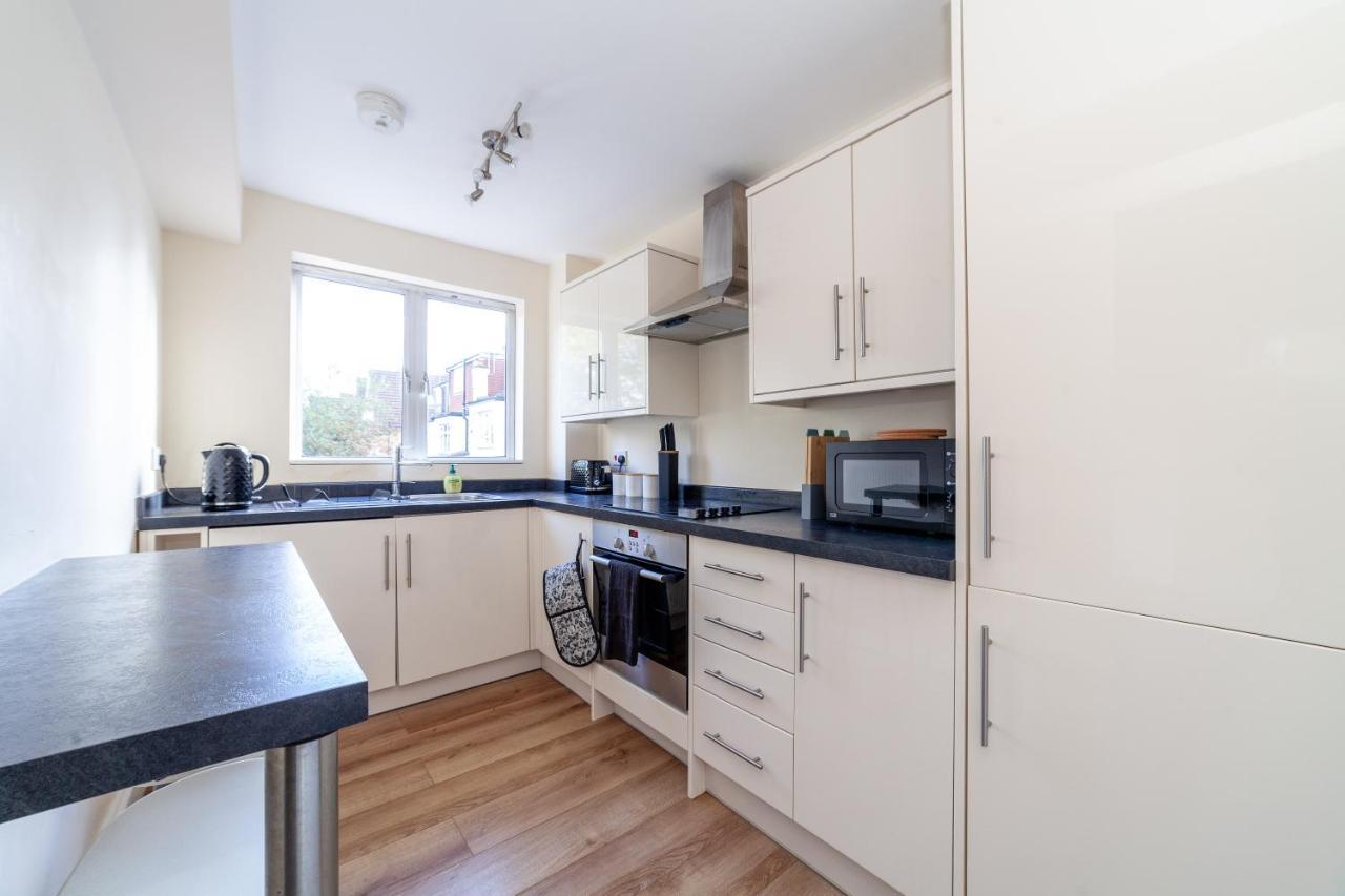 Lovely Studio Flat In Wimbledon W/ Free Parking Лондон Экстерьер фото