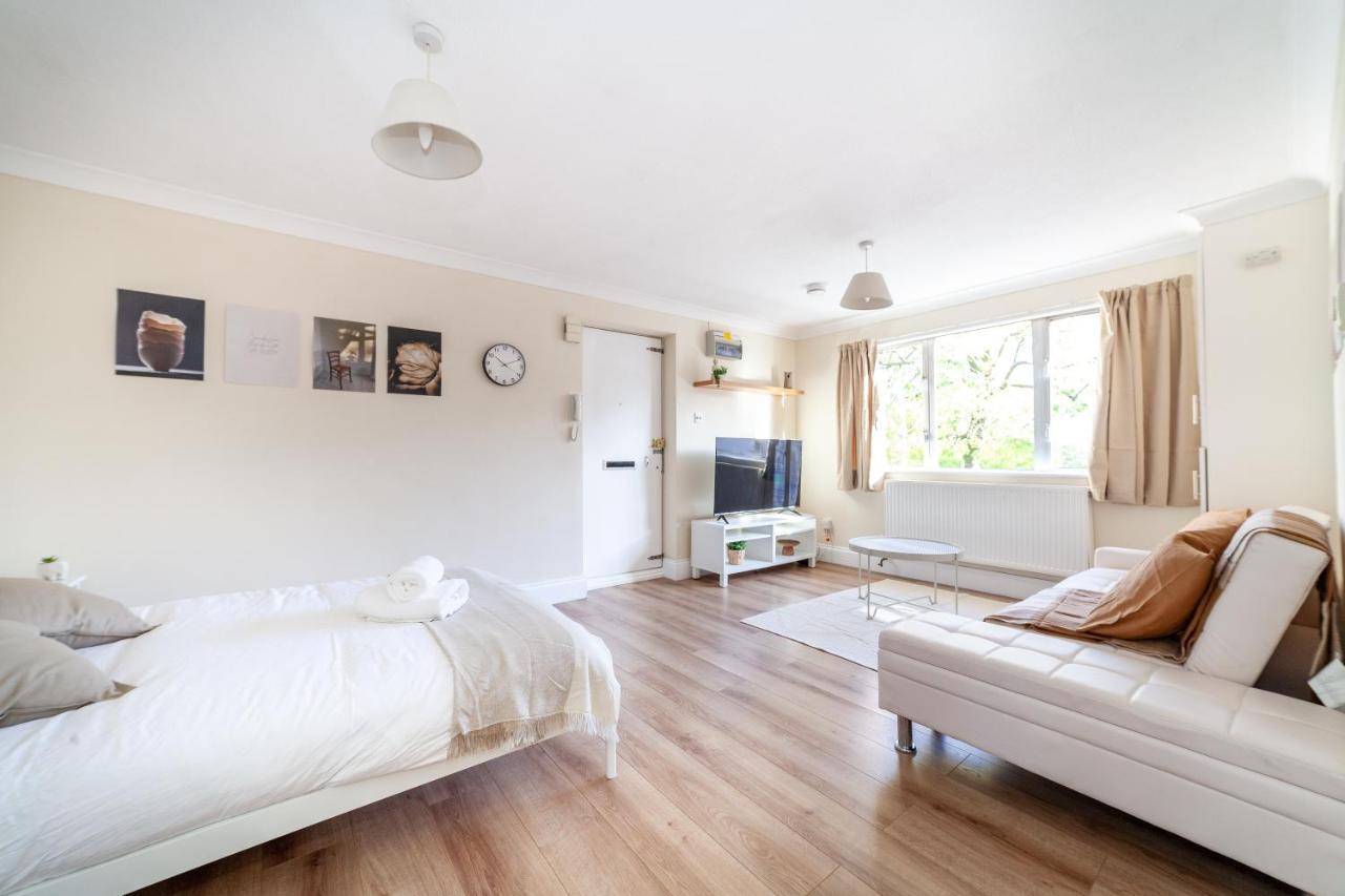 Lovely Studio Flat In Wimbledon W/ Free Parking Лондон Экстерьер фото