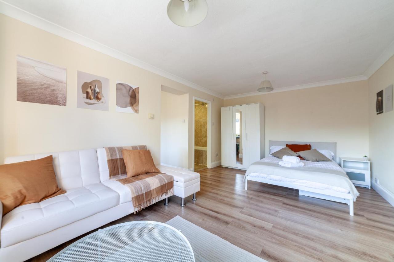 Lovely Studio Flat In Wimbledon W/ Free Parking Лондон Экстерьер фото