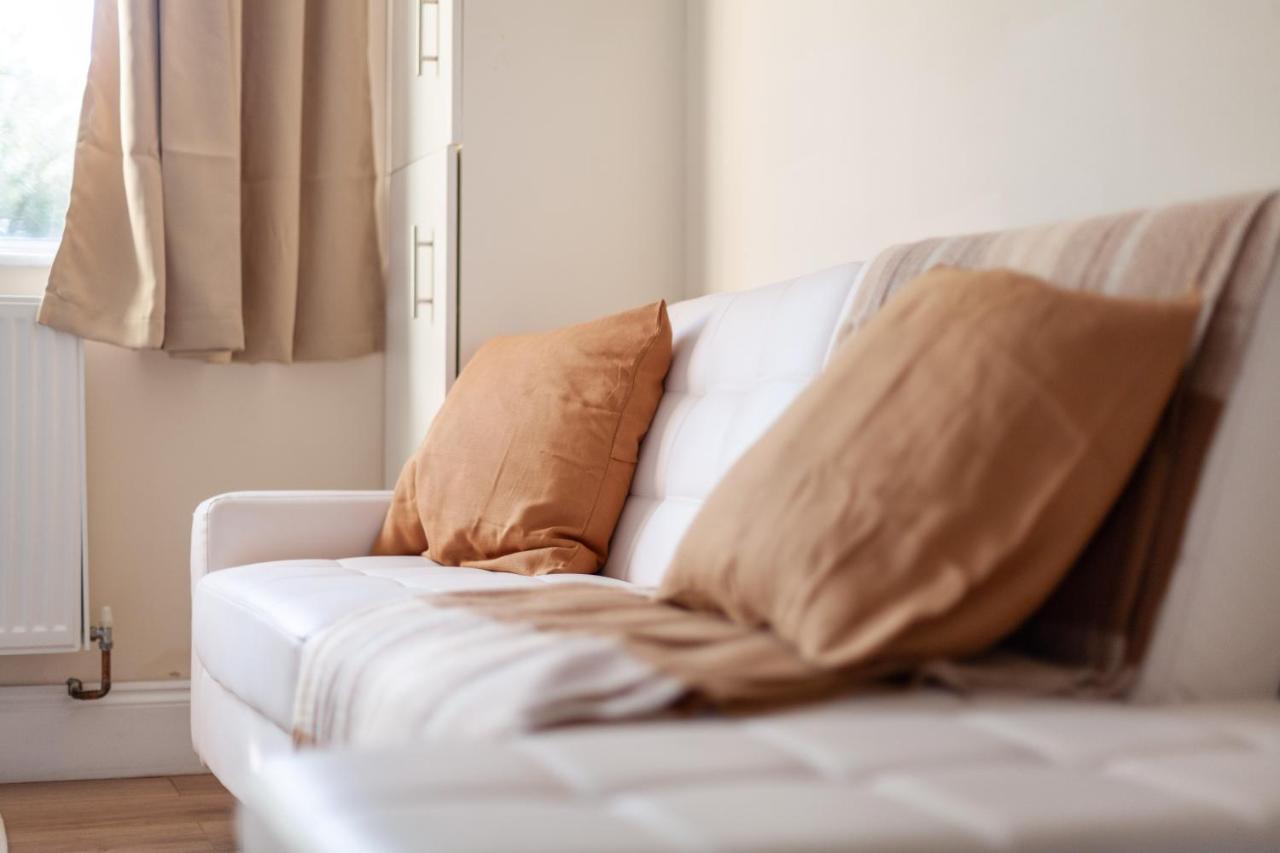 Lovely Studio Flat In Wimbledon W/ Free Parking Лондон Экстерьер фото